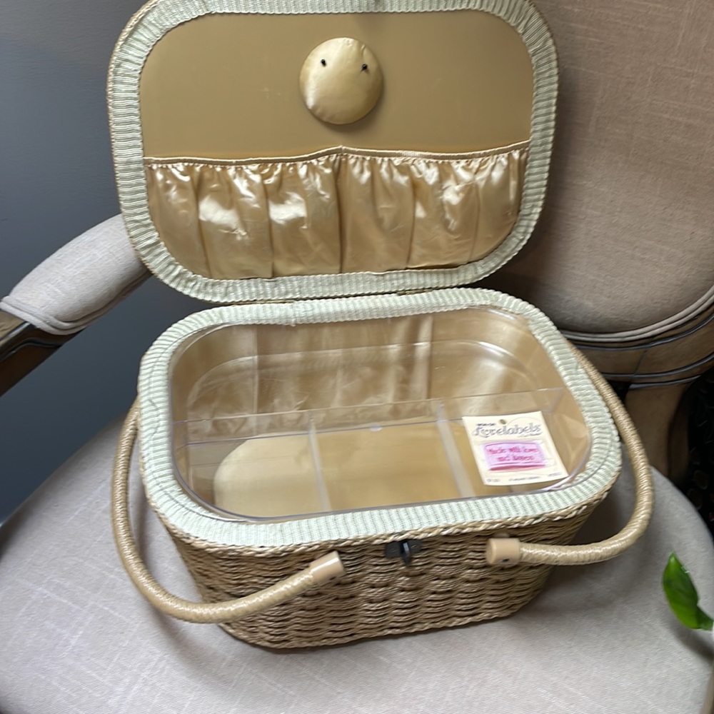 Vintage Butterfly Sewing Basket Double Handle Storage Container - Picture 11 of 16